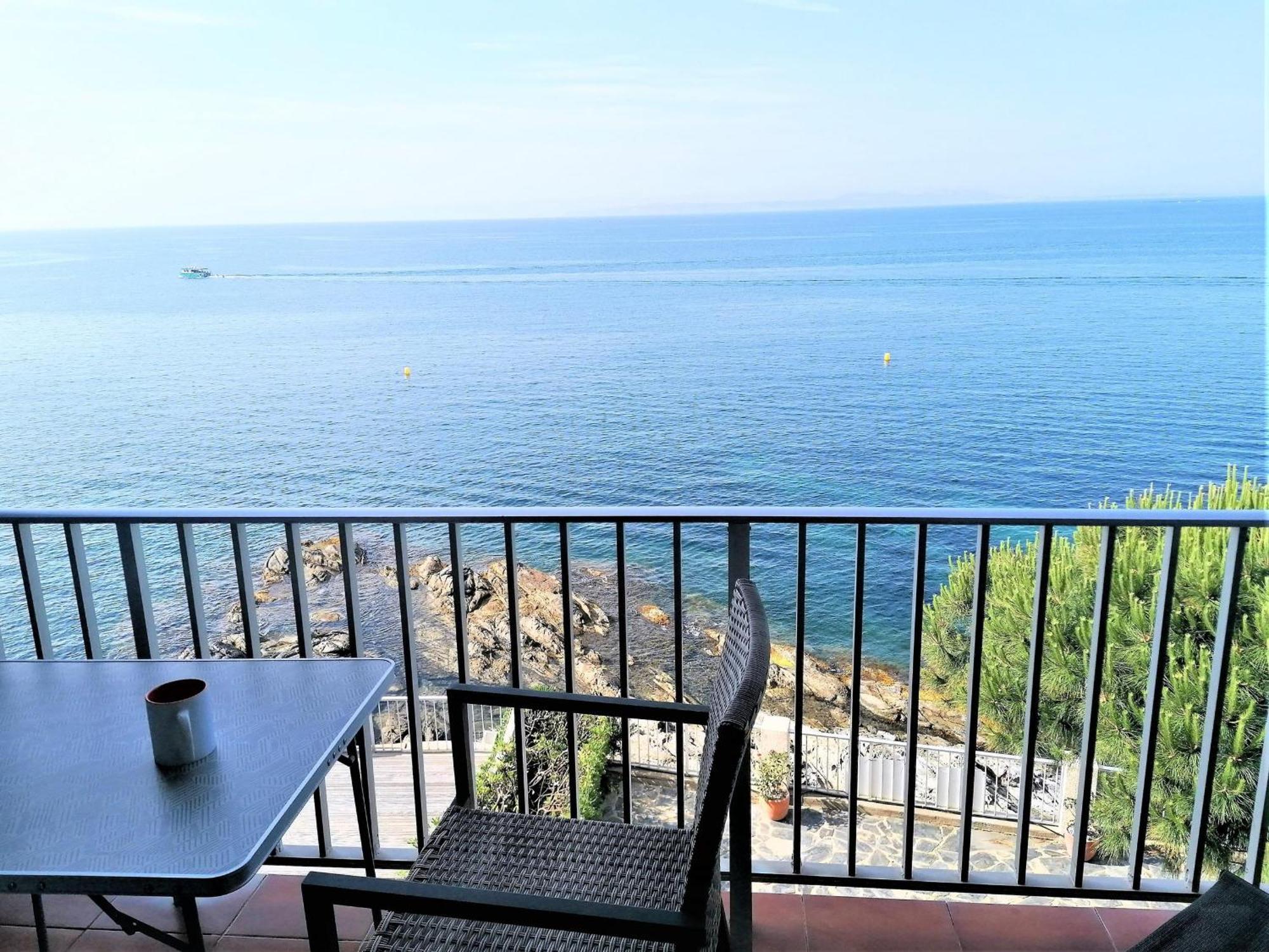 3166 Dallas I Esc. A 2a, Zona Tranquila, Con Pies En El Agua. Situado En Pleno Camino De Ronda Por El Que Dando Un Paseo Llegara A Playas Salvajes De Roses. Parking. - Es-258-98 Apartment Roses