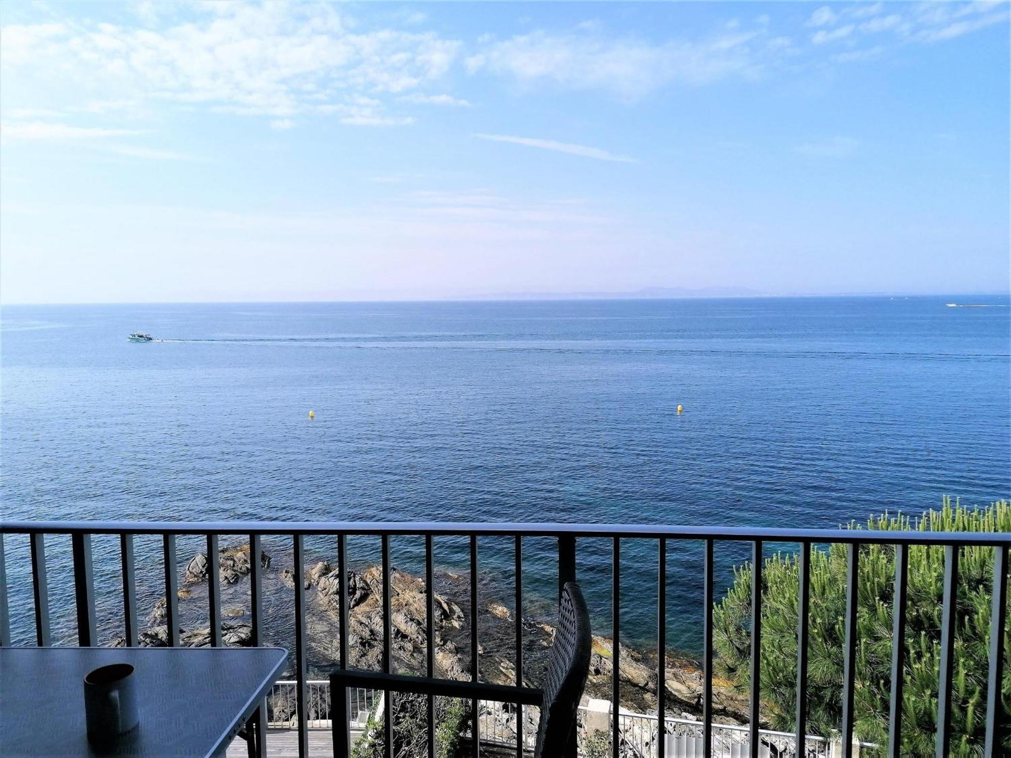 Apartment 3166 Dallas I Esc. A 2a, Zona Tranquila, Con Pies En El Agua. Situado En Pleno Camino De Ronda Por El Que Dando Un Paseo Llegara A Playas Salvajes De Roses. Parking. - Es-258-98 Roses