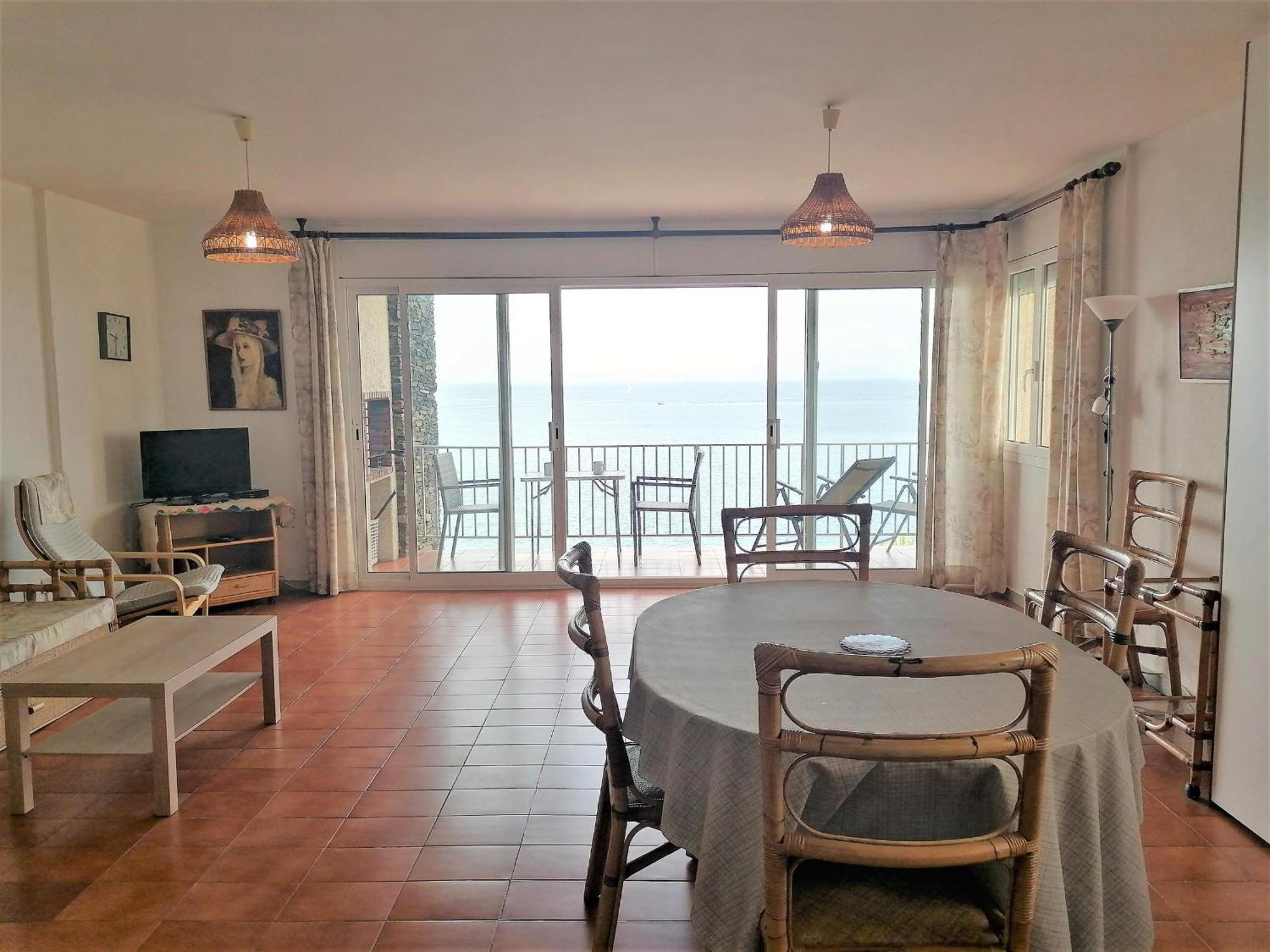 Apartment 3166 Dallas I Esc. A 2a, Zona Tranquila, Con Pies En El Agua. Situado En Pleno Camino De Ronda Por El Que Dando Un Paseo Llegara A Playas Salvajes De Roses. Parking. - Es-258-98 *