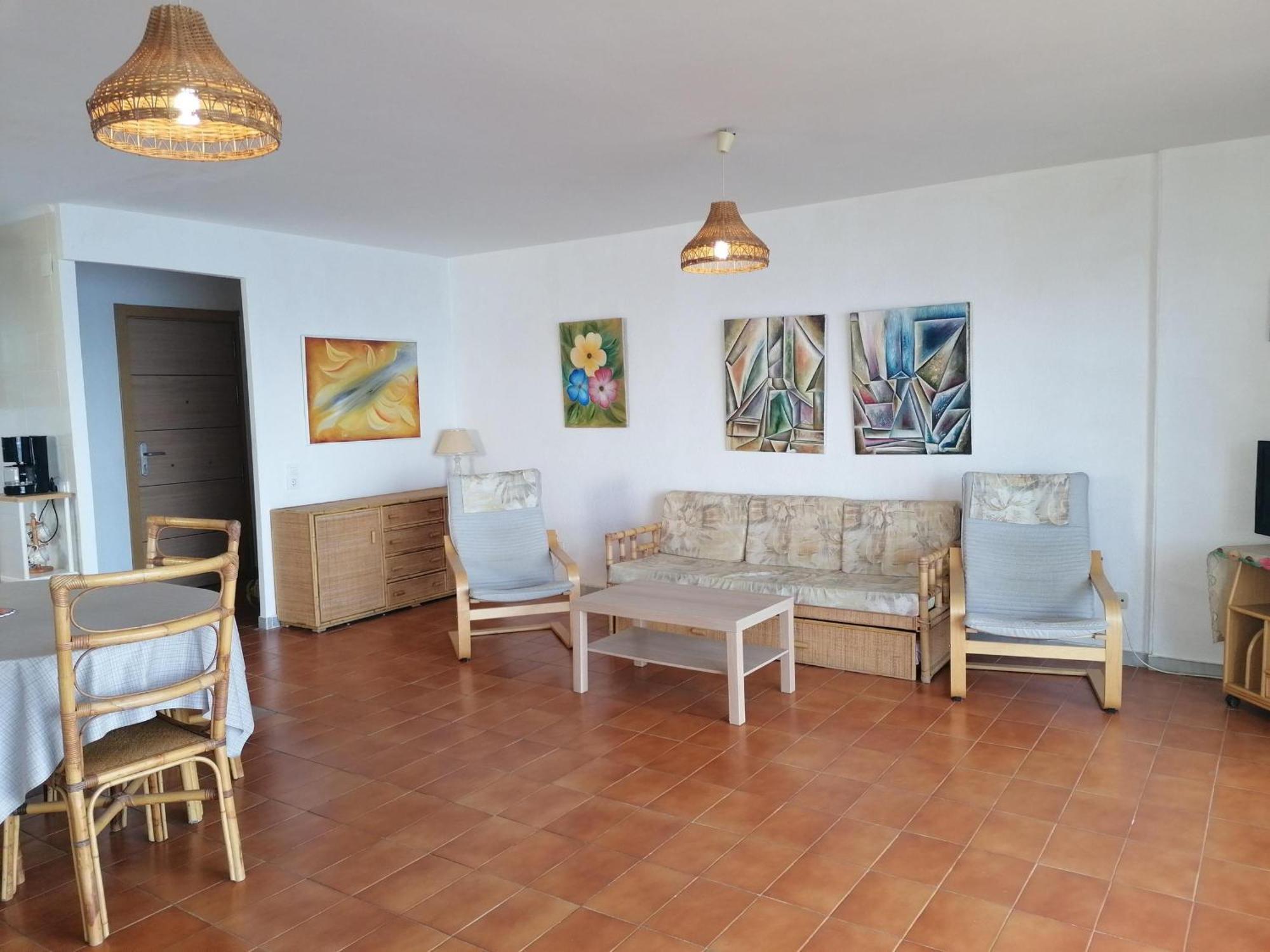 Apartment 3166 Dallas I Esc. A 2a, Zona Tranquila, Con Pies En El Agua. Situado En Pleno Camino De Ronda Por El Que Dando Un Paseo Llegara A Playas Salvajes De Roses. Parking. - Es-258-98 Roses