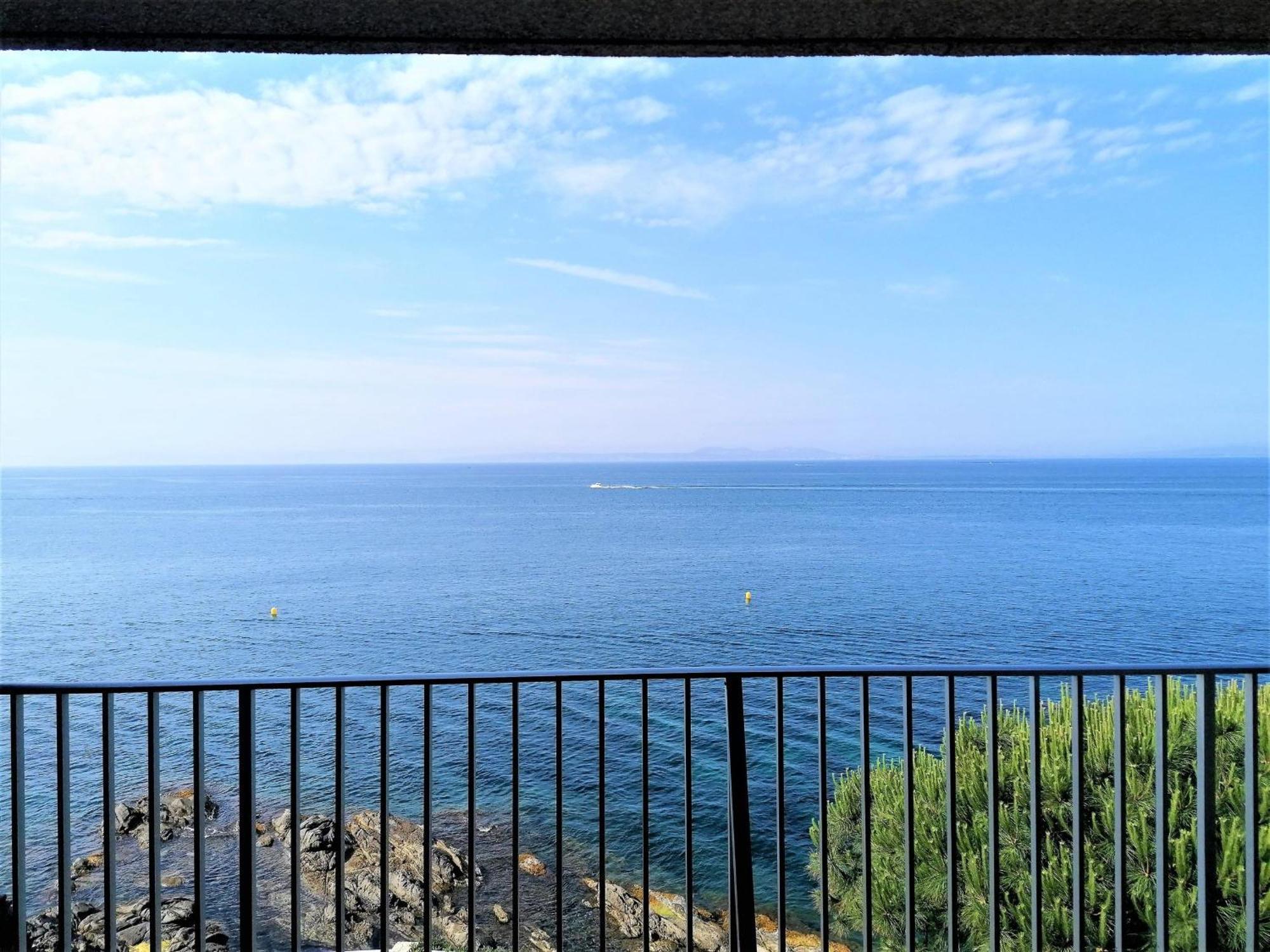 Apartment 3166 Dallas I Esc. A 2a, Zona Tranquila, Con Pies En El Agua. Situado En Pleno Camino De Ronda Por El Que Dando Un Paseo Llegara A Playas Salvajes De Roses. Parking. - Es-258-98 Roses